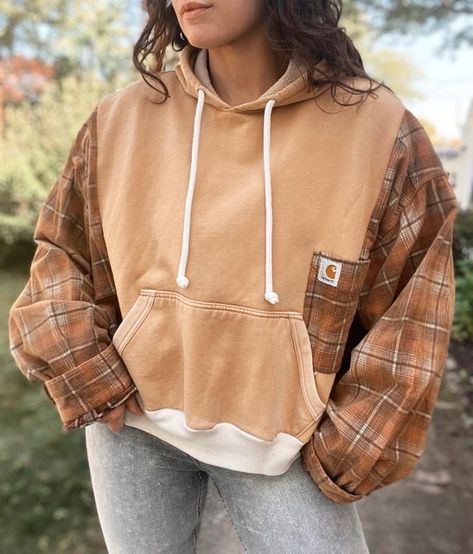 Hoodie And Flannel Diy, Thrift Flip Flannel, Sweatshirt Flannel Upcycle, Hoodie Thrift Flip, Flannel Sweatshirt Diy, Old Sweatshirt Ideas, Diy Patchwork Hoodie, Thrifted Hoodies, Diy Hoodie Refashion