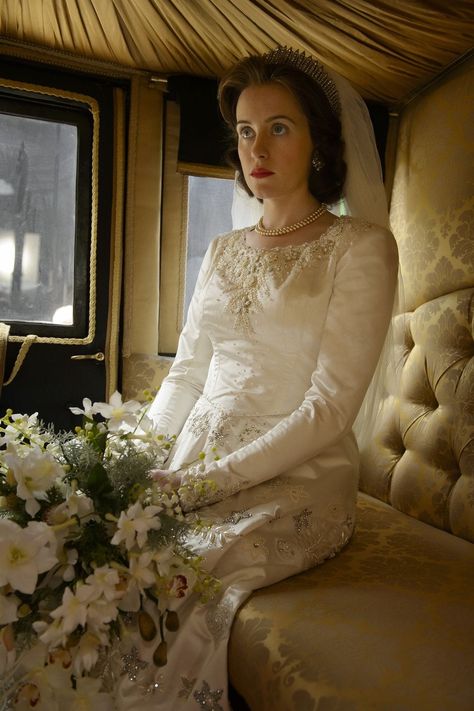 Claire Foy as 'Queen Elizabeth ll, In 'The Crown', Season 1. The Crown Aesthetic, The Crown Season 1, Broadway Fashion, The Crown Elizabeth, Crown Tv, Crown Netflix, The Crown Series, The Crown Season, Tv Weddings