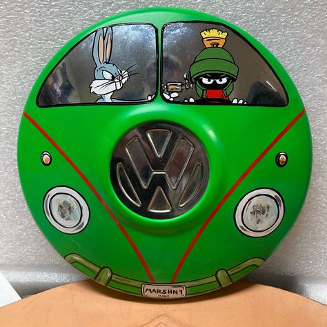 Vw hand painted hubcap to look like a vw bus Painted Hubcaps, Vw Engine, Pinstripe Art, Car Furniture, Vw Art, Marvin The Martian, Vw Beetle Classic, Car Wall Art, Metal Yard Art