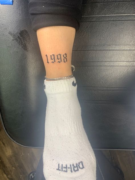 1998 Tattoo On Ankle, 2003 Ankle Tattoo, Ankle Year Tattoo, Year Of Birth Tattoos Ideas, Birthyear Tattoo Ideas For Women, Year Ankle Tattoo, Birth Year Tattoo Ideas For Women, Tattoo Tibia, 2005 Tattoo Ideas