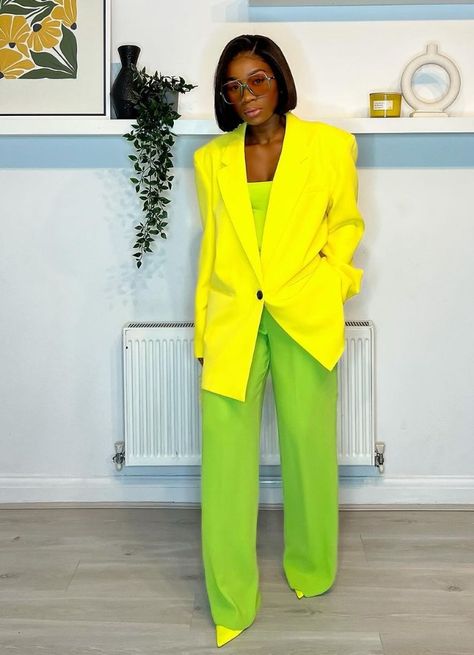 Lime Green Outfit, Color Matching Clothes, Lime Green Outfits, Pretty Pants, Spring Time Outfits, Autumn Palette, Colorful Outfit, Color Combos Outfit, Color Blocking Outfits