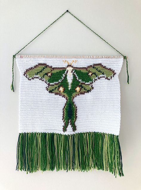 Knitting Tapestry Pattern, Moth Granny Square, Unconventional Crochet, Free Tapestry Crochet Patterns, Tapestry Crochet Wall Hanging, Crochet Tapestry Wall Hanging, Moth Tapestry, Crochet Tapestries, Creepy Crochet