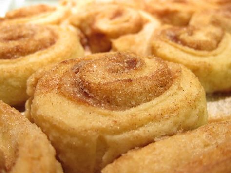 cinnamon twist made from leftover pie crust dough. All you need is left over pie crust, butter, cinnamon, and sugar.  Roll out, butter, sprinkle sugar and cinnamon. Roll up, cut into pieces, and bake at 400 for 10-15 minutes.  Children will love to snack on these. Flaky Cinnamon Rolls, Pie Crust Cinnamon Rolls, Leftover Pie Crust, Cinnamon Twist, Cinnamon Pie, Leftover Pie, Pie Crust Dough, Butter Cinnamon, Cinnamon Twists