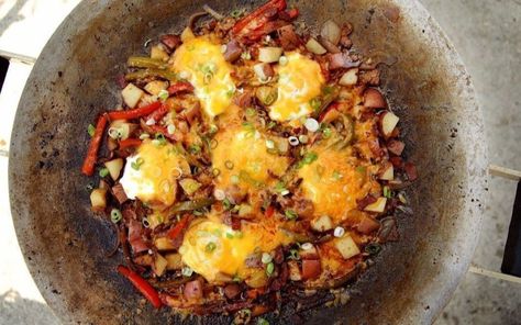 Cowboy shakshuka Recipe - Los Angeles Times Disc Cooking, Disc Recipes, Cowboy Wok, Egg Head, Wok Recipes, Grill Outdoor, Easy To Make Breakfast, Wok Cooking, Fried Chicken Wings