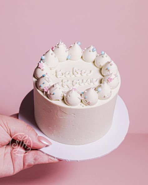 💖💙 Cutie Alert! Whether it's a oh-so trendy gender reveal or birthday bash, our 'Mini Smash Cake' is here to sprinkle some adorable vibes on your day! 💙💖 Click the 'Mini Cake' link in bio to order yours! 🥰 #MiniCakeMagic #SprinkleJoy #CelebrateInStyle Gender Reveal Mini Cake, Mini Gender Reveal Cake, Bento Cake, Gender Reveal Cake, Mini Cake, Occasion Cakes, Smash Cake, Birthday Bash, Mini Cakes