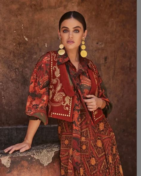 Amazing 😍 Lucy Hale Style, Headshots Women, Looks Country, Lucy Hale, Boho Look, Mode Inspiration, Asian Fashion, Look Fashion, Indian Fashion