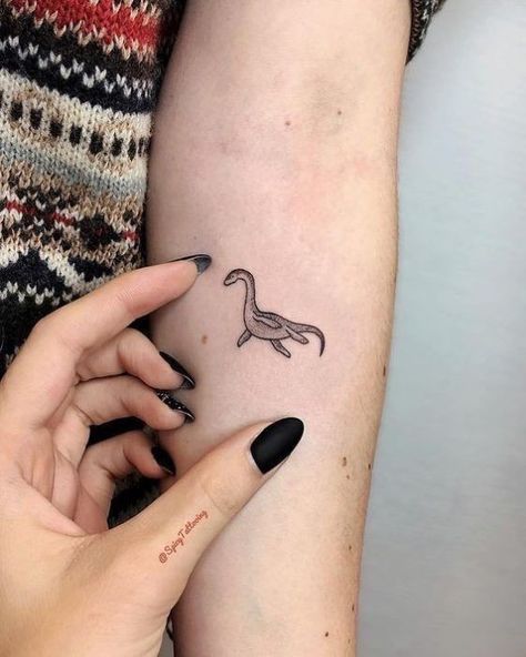 Cute And Simple Tattoos, Simple Tattoos Ideas, Cute Tattoos With Meaning, Dinosaur Tattoo, Tattoo Diy, Simple Tattoos For Women, Dinosaur Tattoos, Muster Tattoos, Tattoos Geometric