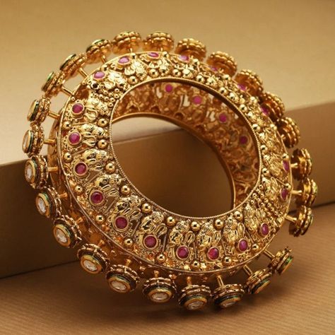 Luxury Gold Plated Bangle For Festive Occasions, Handmade Gold Kundan Bangle, Diwali Gold Plated Meenakari Bangle, Festival Meenakari Gold Plated Bangle, Luxury Gold Cutdana Bangle, Artificial Stone, Clean Cotton, Bridal Bangles, Indian Jewelry Sets