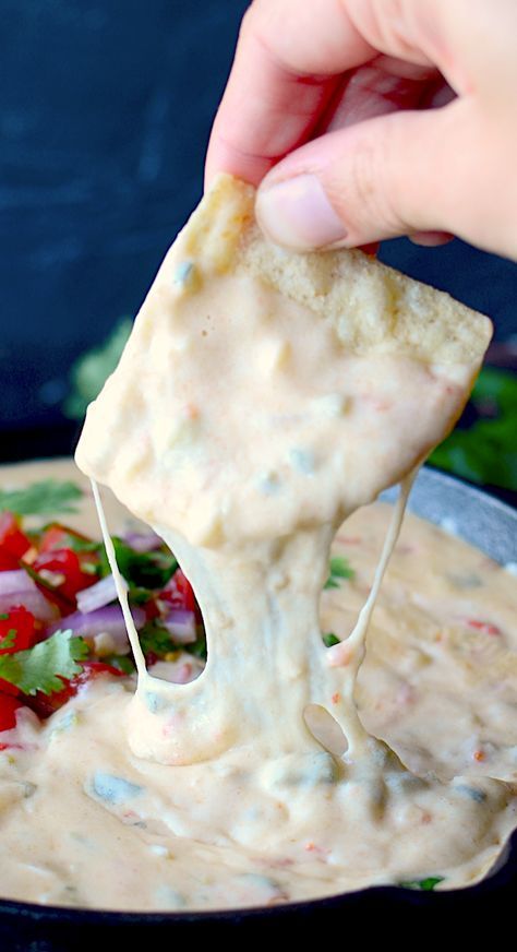 Queso Sauce, White Queso Dip, White Queso, Queso Dip Recipes, Queso Recipe, Cheese Dip Recipes, Fingerfood Party, Queso Cheese, Queso Dip