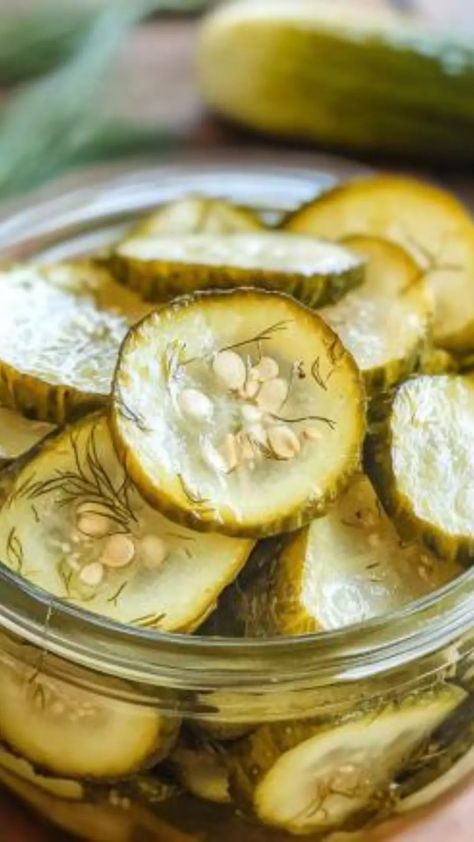 Easy Homemade dill pickle chips recipe Best Pickles Recipe, Pickle Chips Recipe, Homemade Pickles Dill, Dill Pickle Chips, Best Pickles, Home Canning Recipes, Pickle Chips, Dill Pickles, Homemade Pickles