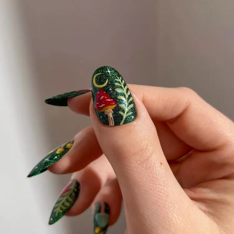 16 Mushroom Nail Art Ideas for a Cottagecore Manicure Fall Mushroom Nails, Edgy Fall Nails, Woodland Nails, Mushroom Nail Designs, Mushroom Nail Art, Fall Manicures, Cottagecore Nails, Mushroom Nails, Space Nails