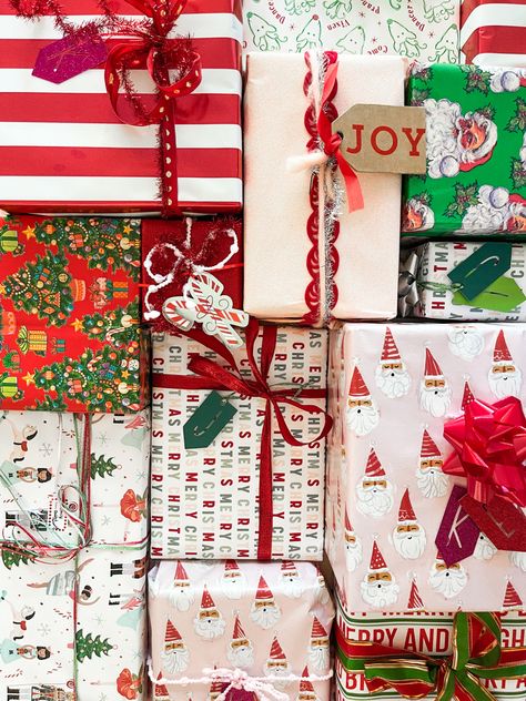 Fun Christmas Wrapping Paper, Kids Christmas Wrapping Ideas, Wrapping Christmas Presents, Christmas Goals, Christmas Presents For Boys, Christmas Present Wrap, Wrapping Inspiration, English Uk, Kid Christmas