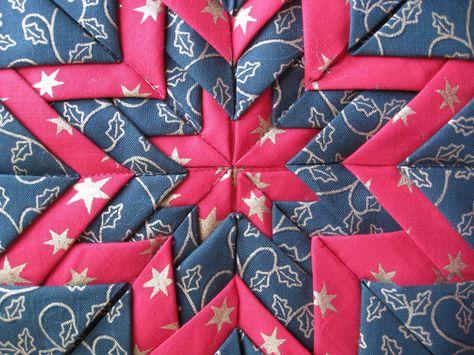 Folded Star Table Runner, Folded Star Pot Holder Tutorials, Folded Star Table Topper, Folded Star Hot Pad Pattern Free, Folded Star Hot Pad Pattern, Folded Star Potholder, Folded Stars, Folded Star, Colchas Quilting