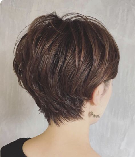 2024 Bixie Cut, Japanese Pixie Haircut, Shaggy Short Hair, Gray Hair Cuts, Short Hair Trends, Messy Short Hair, Edgy Short Hair, Mom Hairstyles, Shot Hair Styles