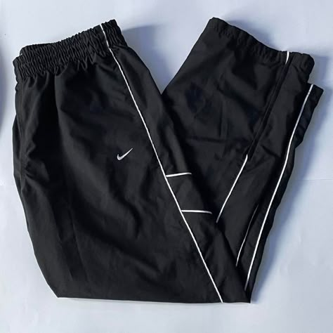 Nike Vintage Pants, Vintage Nike Pants, Windbreaker Tracksuit, Photographie Indie, Vintage Nike Windbreaker, Tracksuit Pants, Nike Classic, 90s Nike, Guys Clothing Styles