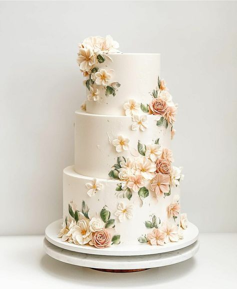 Marble Wedding Cake With Flowers, Wedding Cake Floral Simple, Rustic Floral Wedding Cake, Textured Wedding Cake With Flowers, Wedding Cake Piped Flowers, Wedding Cake 3 Layers, Wedding Cake With Buttercream Flowers, Wedding Cake Three Tier, Wildflower Wedding Cake