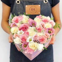 Heart Box Arrangement, Box Arrangement, Flower Box Gift, Flowers Delivery, Fresh Flower Delivery, Flower Arrangements Diy, Heart Box, Same Day Flower Delivery, Pink Petals