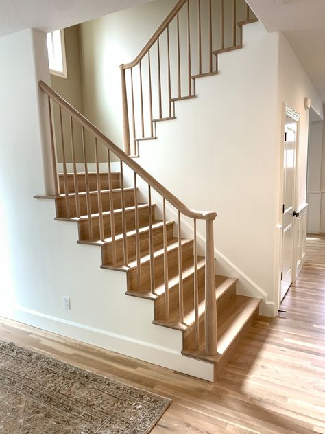 Tapered posts and balusters - Midcentury - Staircase - Portland - by Portland Stair Company | Houzz UK Timeless Staircase Design, Half Turn Staircase Ideas, 80s Staircase Remodel, U Shaped Staircase With Landing, U Stairs Design, U Shape Staircase, Return Staircase, Staircase Banister Ideas, Closed Staircase