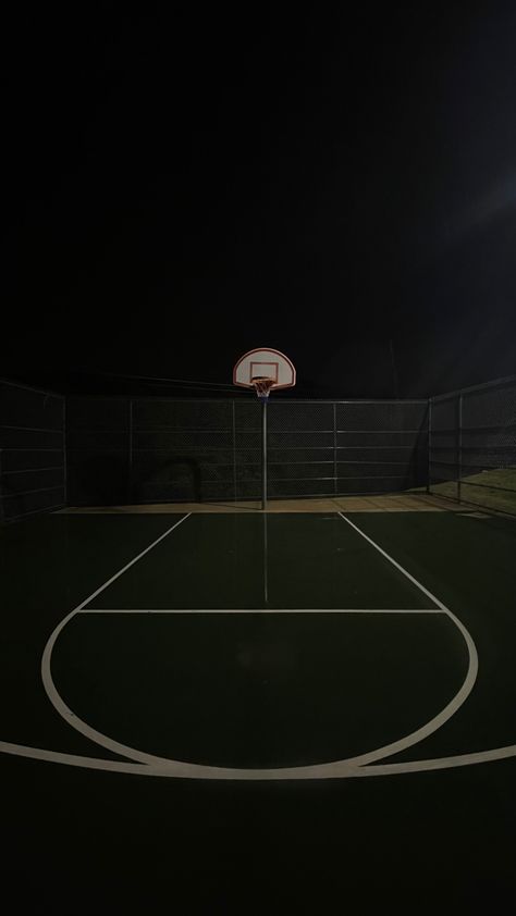 Street Basketball Wallpaper, Dark Basketball Court, Basketball Court Aesthetic Background, Abandoned Basketball Court, Green Basketball Aesthetic, Dark Basketball Wallpaper, Basketball Hoop Aesthetic, Basketball Aesthetic Dark, Aesthetic Basketball Court