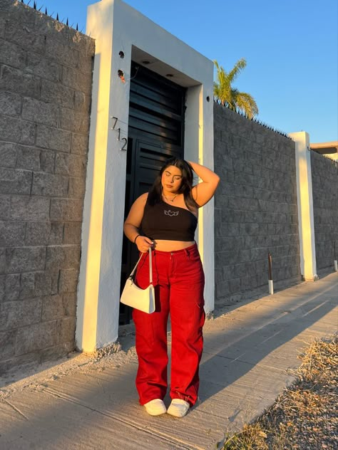 Plus Size Festival Outfit, Outfits For Chubby Girls, Chubby Girl Outfits, Mid Size Outfits, Jeans And Top, Plus Size Posing, Outfits Gorditas, Plus Size Baddie Outfits, Plus Size Looks