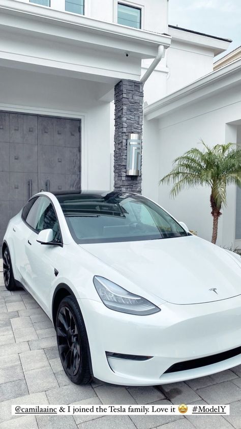 Tesla Model Y Aesthetic, White Tesla Aesthetic, Telsa Cars, Dream Car Tesla, White Tesla, Tesla Suv, Tesla Car Models, Tesla Aesthetic, Best Cars For Teens