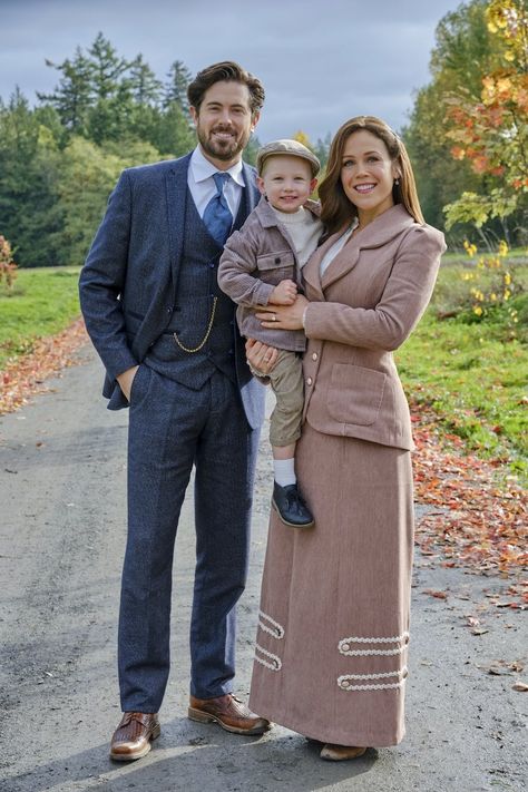 'When Calls the Heart's Erin Krakow and Chris McNally Spill Details on Lucas and Elizabeth’s Engagement! | Entertainment Tonight Elizabeth And Lucas, Chris Mcnally, Pascale Hutton, When Calls The Heart, Erin Krakow, Hope Valley, Heart Clothes, Entertainment Tonight, Great Love Stories