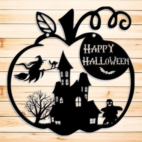 Halloween Metal Sign, Fall Metal Door Sign, Spooky Halloween Wreath Decorated with a witch, haunted house, ghost and bats, you can elevate your home decor with this beautiful Fall metal sign. Made with 18 gauge steel and powder coated in your choice of 5 colors, this sign is built to withstand the elements for years of enjoyment. Add a touch of Halloween fun to your home on the inside, outside, or both! • 18 Gauge Steel• 5 Color Options (Black, Red, White, Copper, Silver)• 6 Sizes - 36", 30", 24 Metal Halloween Art, Witch Haunted House, Laser Halloween, Spooky Halloween Wreath, Halloween Deserts, Imprimibles Halloween, Silhouette Halloween, Spooky Home, Clock Tattoo Design