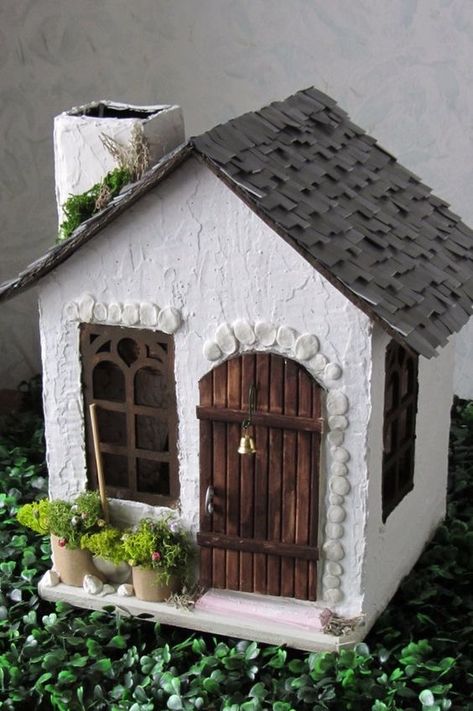 Katt Grejer, Handmade House, Fairy House Crafts, Garden Houses, House Template, Fairy House Diy, Bird Houses Painted, Clay Houses, Glitter Houses