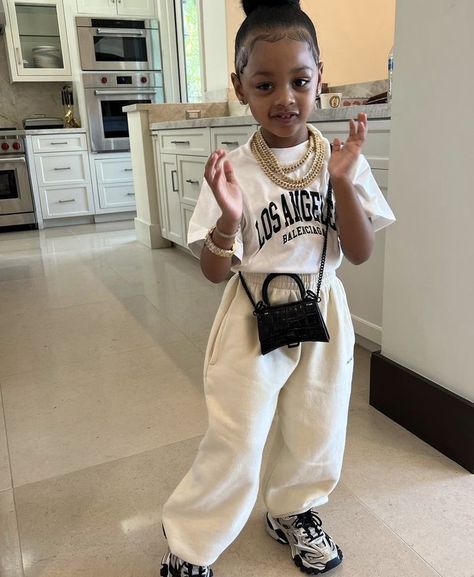 Cardi B Daughter, Kendall Outfits, Balenciaga Outfit, Cheer Flyer, Kids Outfits Daughters, Black Kids Fashion, Black Baby Boys, Instagram Light, Toddler Wearing