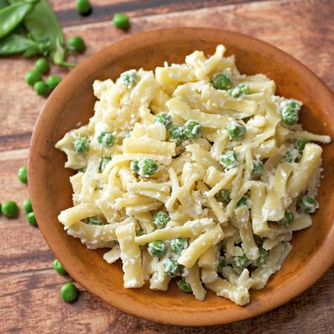 Parmesan Pea Pasta Salad recipe on Food52 Pea Pasta Salad, Greek Yogurt Tuna Salad, Easy Cold Pasta Salad, Creamy Broccoli Salad, Pasta Salad With Spinach, Pea Pasta, Simple Salads, Cold Pasta Salad Recipes, Tomato Salad Recipes