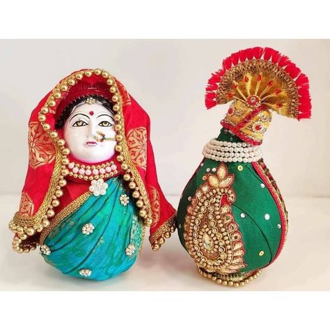 Shreefal Decoration Idea, रुखवत Ideas, Shrifal Decoration Ideas, Shreefal Decoration, Coconut Decoration, Art Deco Home Decor, Indian Wedding Gifts, Thali Decoration Ideas, Trousseau Packing