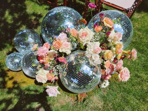 Disco Ball And Flowers Aesthetic, Trending Wedding Flowers, Flower Disco Ball, Disco And Flowers, Disco Flower Arrangements, Floral Disco Party, Disco Ball Floral Arrangement, Garden Disco Party, Disco Ball Flower Arrangements