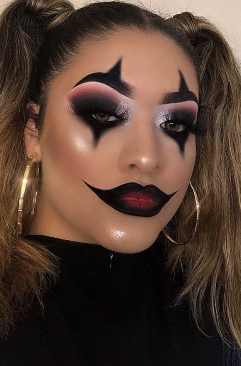 Jester Makeup Halloween, Halloween Work Makeup, Ring Leader Makeup, Halloween Makeup Lips, Hot Halloween Makeup Looks, Red And Black Smokey Eye, Hot Clown Makeup, Nem Halloween Makeup, Halloween Makeup Diy Easy