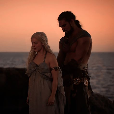 Daenerys Targaryen And Khal, Game Of Throne Daenerys, Got Characters, Daenerys Targaryen, Game Of Thrones, Game Of Thrones Characters, Fictional Characters