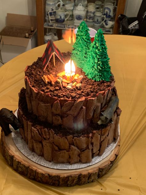 Bushcraft Birthday Cake, Campfire Cake Camping, Camping Baking Ideas, Camp Themed Smash Cake, Nature Birthday Cake Ideas, Camping Themed Cake Ideas, Wilderness Cake Ideas, Camping Grooms Cake, Outdoor Theme Birthday Cake