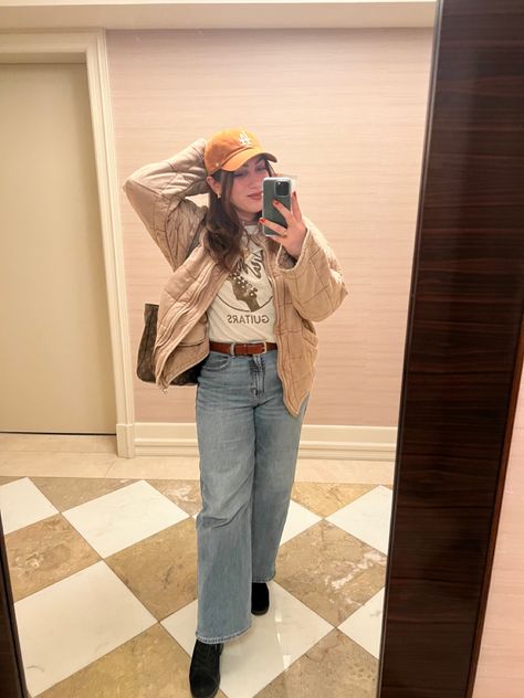 Lucky Brand Jeans Outfit, Midsize Casual Outfit, Midsize Casual, Midsize Outfit, Baseball Cap Outfit, Cap Outfit, Midsize Outfits, Outfit Inspo Casual, Jeans T Shirt