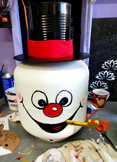 Painting Propane Tanks, Propane Tank Snowman, Christmas Propane Tank Art, Freon Tank Art, Helium Tank Repurpose, Freon Tank Diy Projects, Penny Wars, Propane Tank Art, Bleach Bottle