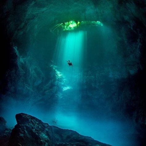 Cenote El Pit, Tulum, Mexico. Photo by @tom.st.george #TourThePlanet Underwater Caves, Cave Diving, Best Scuba Diving, Underwater Photos, Tulum Mexico, Underwater Photography, Sea World, St George, Underwater World