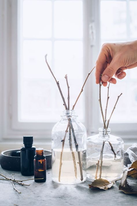 Try this simple yet elegant DIY reed diffuser, which draws up fragrance from diluted essential oils and gently releases them into the air. Diy Reed Diffuser, Diffuser Diy, Essential Oil Reed Diffuser, Essential Oils Gifts, Aromatherapy Gifts, Doterra Oils, Diy Essential Oils, Wrist Warmers, Luxury Fragrance