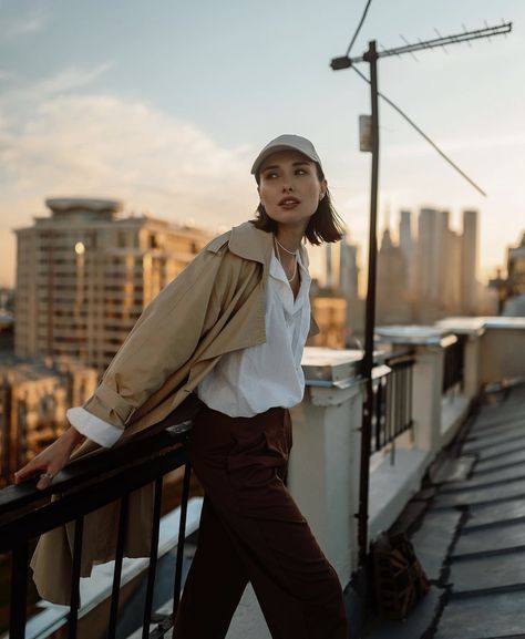 Skyline Portrait Photography, Rooftop Branding Photoshoot, Rooftop Fashion Shoot, Terrace Photoshoot Ideas, Roof Photoshoot, Rooftop Poses, Rooftop Photoshoot Ideas, Rooftop Portrait, Photoshoot Rooftop