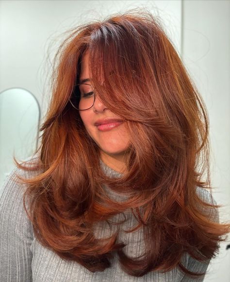 Redhead Medium Length Hair, Mid Length Hair With Layers Ginger, Ginger Hair Medium Length, Butterfly Haircut Red Hair, Butterfly Haircut Mid Length, Medium Length Red Hair With Layers, Red Hair Medium Length, Butterfly Layers Haircut, Red Hair Cuts