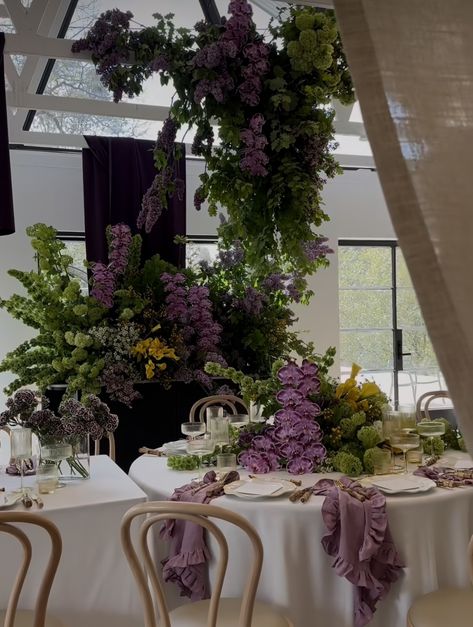 Wisteria Table Setting, Purple Floral Backdrop, Fountain Floral Installation, Purple Green Flower Arrangement, Purple Table Settings, Lilac Floral Installation, Tropical Floral Arrangements, Orchid Centerpieces, Reception Tablescapes