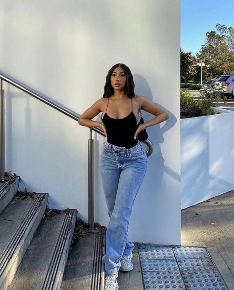 Mom Jeans And Bodysuit Outfit, Mom Jeans Outfit Baddie, Body Suit And Jeans Outfits, Jeans Outfit Baddie, Jeans And Bodysuit Outfits, Jeans And Bodysuit, Outfit Baddie, Summer Fashion Ideas, Bodysuit Outfit