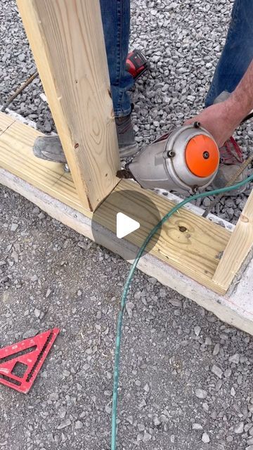 Building A Stud Wall, Framing Construction, Build A Wall, Home Building Tips, Construction Diy, Building Tips, Construction Details, Stud Walls, House Wall