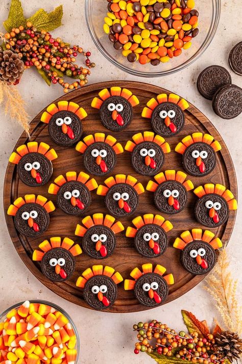 Cutefetti Cookie Turkeys, Turkey Craft Ideas, Plate Turkey Craft, Oreo Turkeys, Thanksgiving Cake Pops, Oreo Turkey, Paper Plate Turkey, Turkey Cookies, Chocolate Melting Wafers