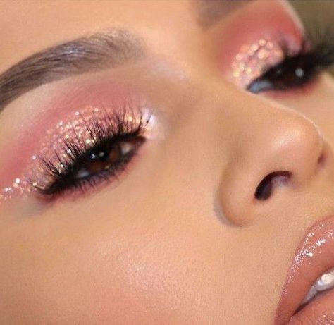 Pink Glitter Eye Makeup, Sweet 16 Makeup, Pink Glitter Makeup, Quinceanera Makeup, Gold Eye Makeup, Prom Eye Makeup, Pink Eye Makeup, Prom Makeup Looks, Cute Eye Makeup