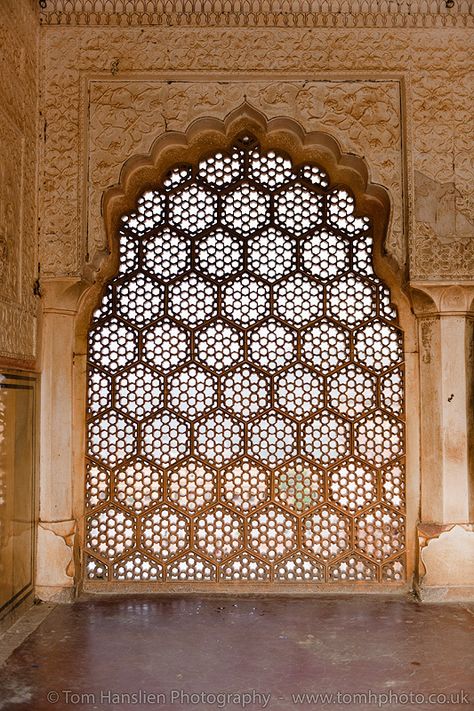 Amber Fort & Palace, Jaipur. #Jaipur #travel #India #photography #Rahajasthan Madarsa Building, Rajasthani Window, Fort Room, Indian Arches, Rajasthani Architecture, Jaipur Diaries, Indian Arch, Jaipur Travel, Amber Fort