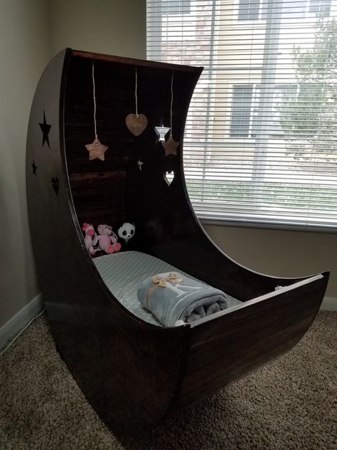 Moon Cradle, Moon Crib, Diy Crib, Goth Baby, Baby Bassinet, Baby Furniture, Pallet Projects, Nursery Ideas, Baby Bed