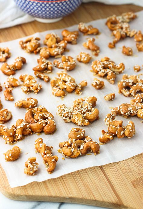 Cashew Clusters, Healthy Nuts, Roasted Cashews, Nut Recipes, Honey Roasted, Healthy Snacks Recipes, Snack Time, Sesame Seeds, Pretzels