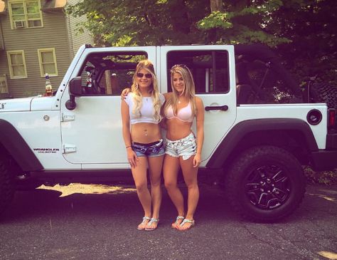 Jeep girl Girls Dres, Jeep Jku, Jeep Photos, Blue Jeep, Look Prettier, Jeep Yj, Jeep Girls, Cool Jeeps, Best Muscle Cars